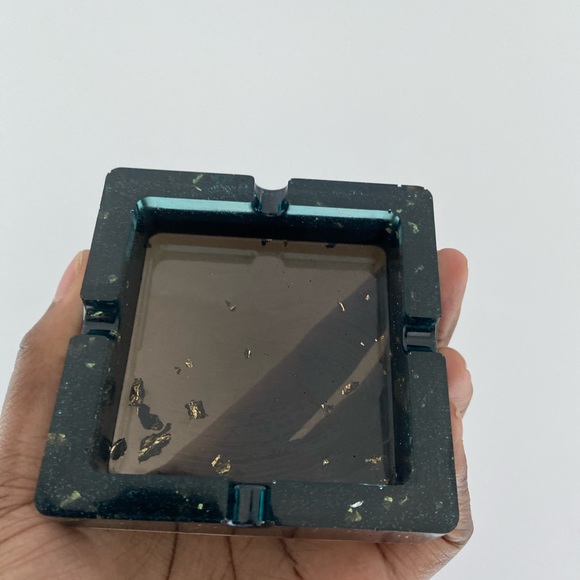 Resin Ashtray (Any Colour) - Picture 3 of 7